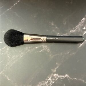 MAC Cosmetics 150S Synthetic Large Powder Brush